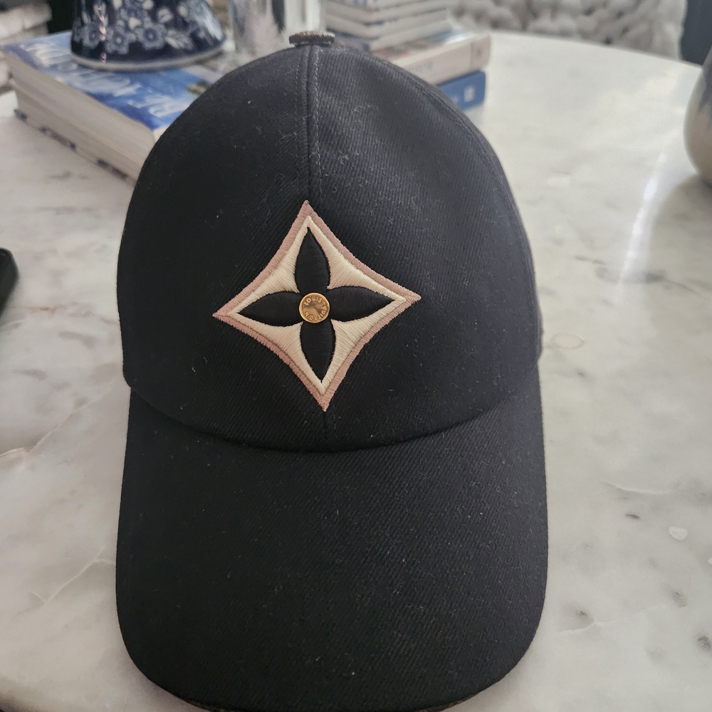 100% Authentic Louis Vuitton Noir Cap with Logo Never Used